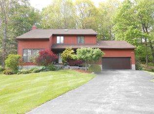 10 Kellerhause Dr, Poughkeepsie, NY 12603