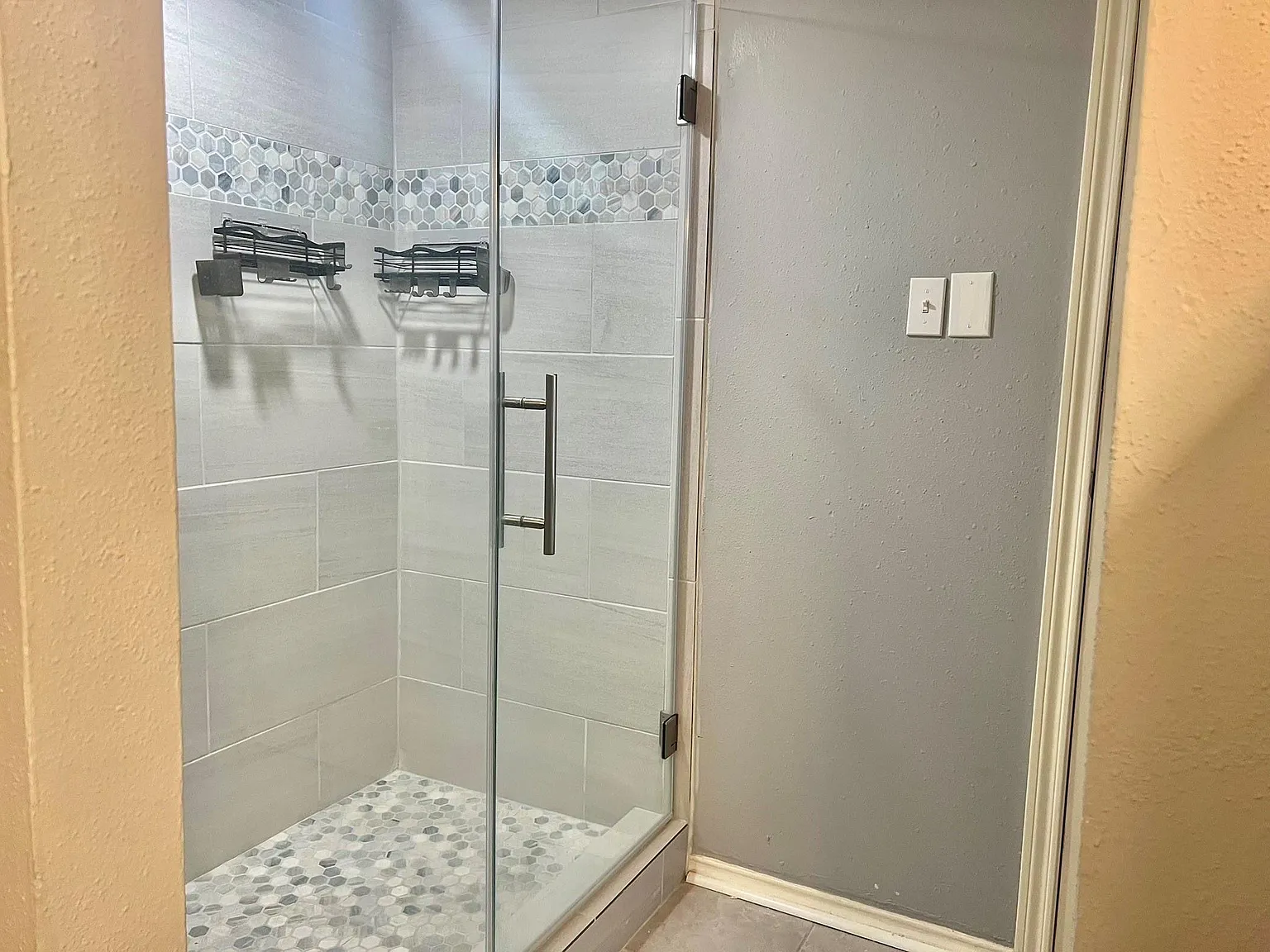 1 bed, 1.0 bath, 897 sqft, $1,200 — Photo 4