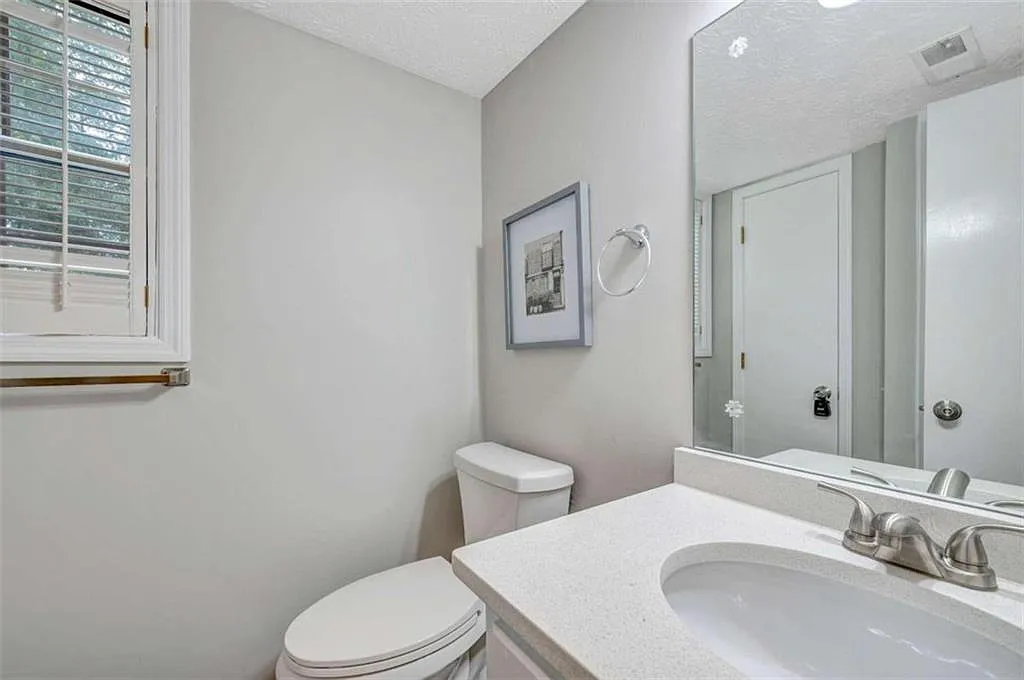 3 bed, 4.5 bath, 1672 sqft, $5,250 — Photo 4