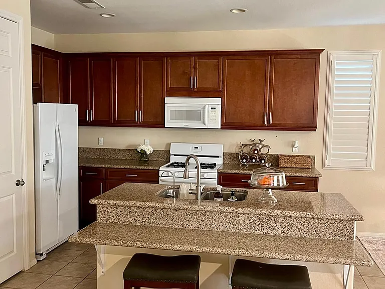 302 Sunny Meadow Pl — Photo 3