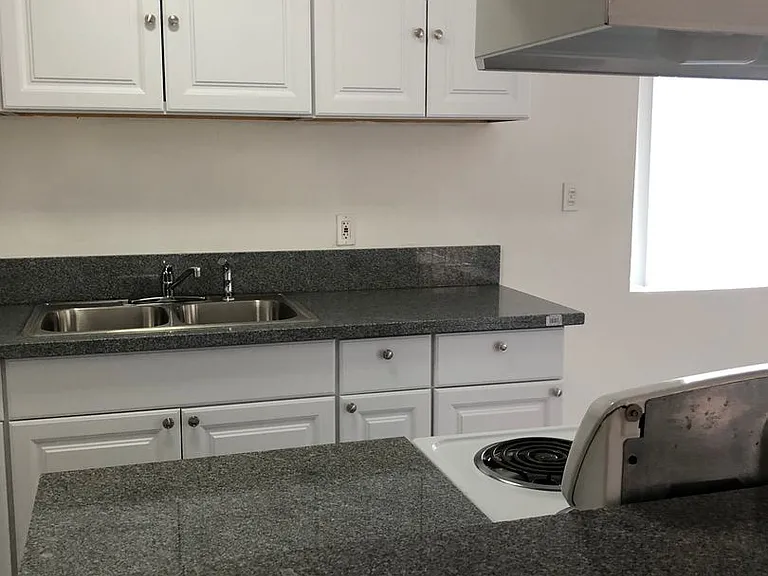 650 Linden Ave — Photo 13