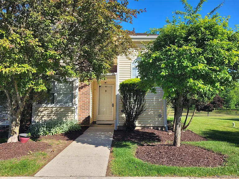 40 Brick Pond Rd — Photo 1