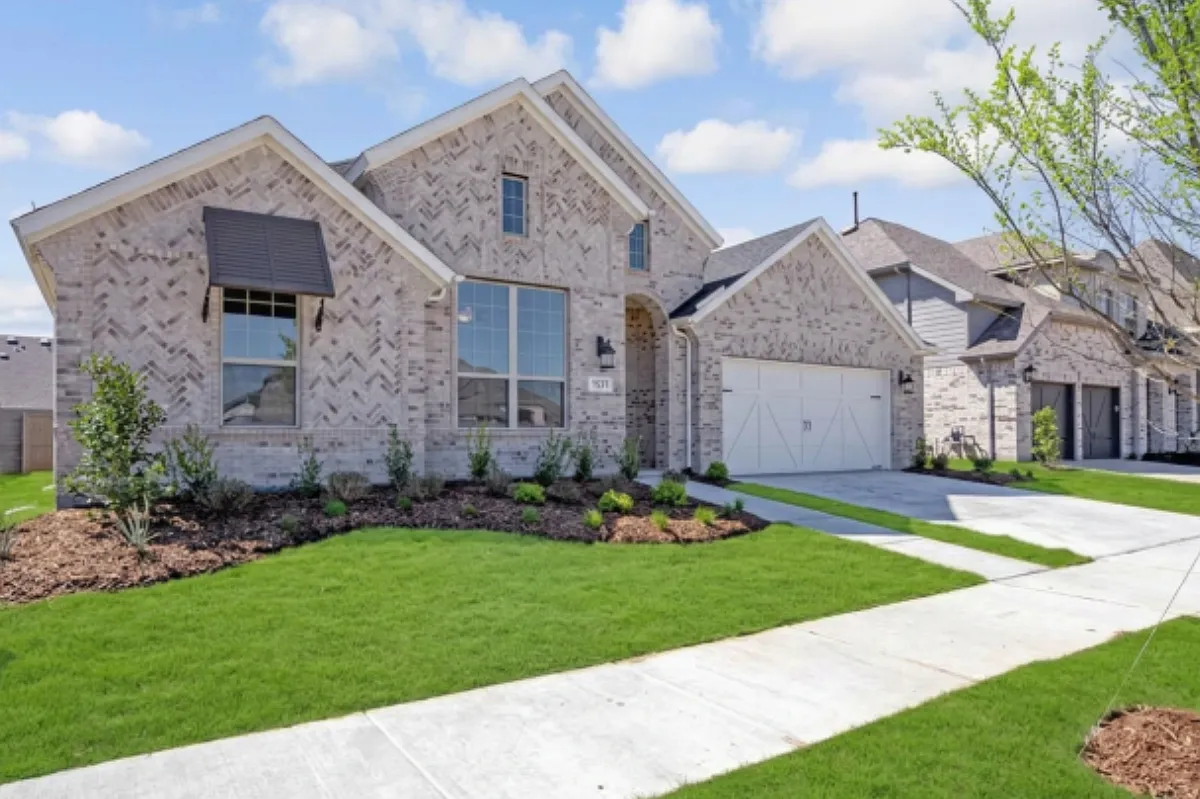 3 bed, 2.5 bath, 2921 sqft, $3,395 — Photo 2