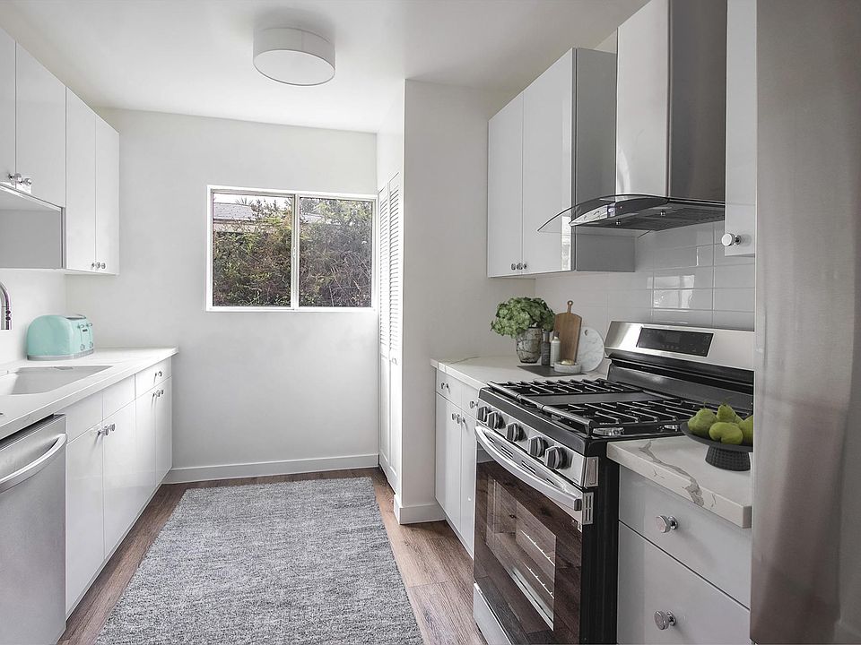 2nd image of 937 N Orange Grove Ave #2