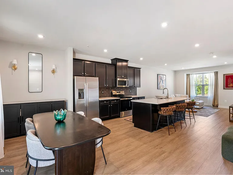7903 Tanbridge Ln — Photo 16