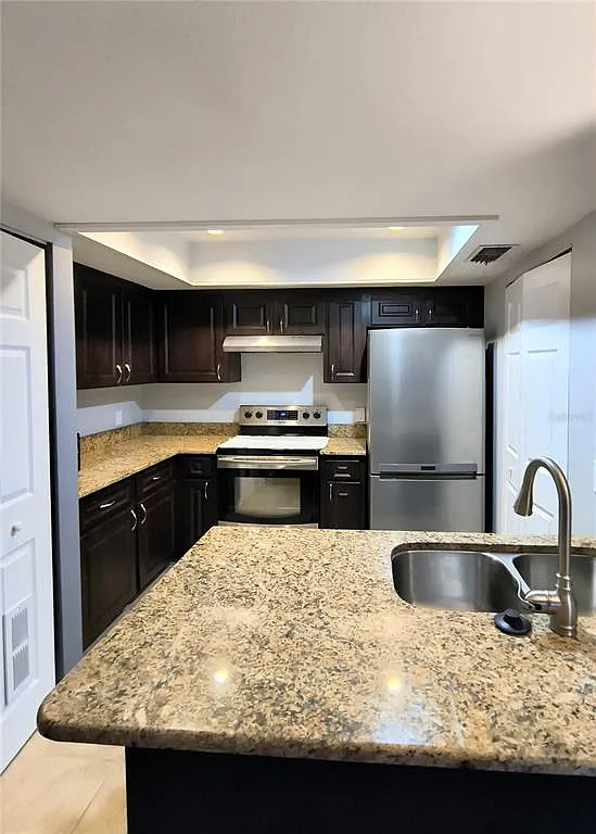 2 bed, 2.0 bath, 927 sqft, $2,199 — Photo 3