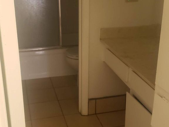 4th image of 159 Sprucewood Ln #C