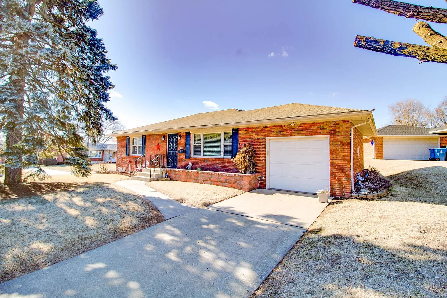 200 Ladd St photo 1