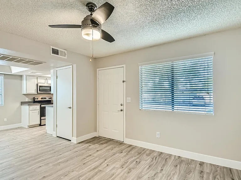 Rise Broadway — Photo 56