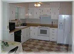 Kitchen with lots of cabinets!