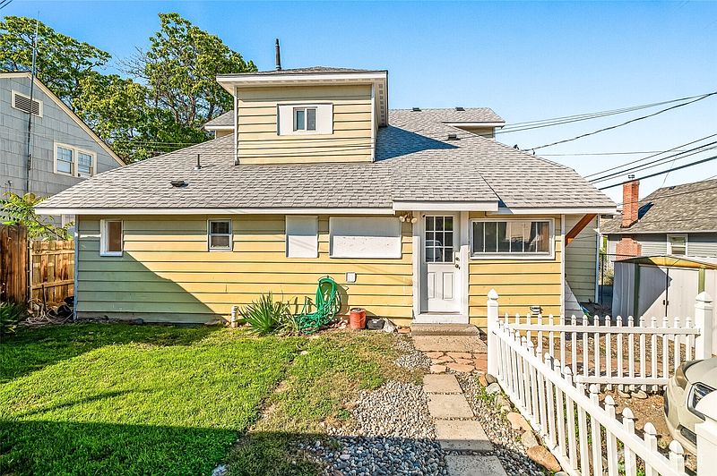 2nd image of 415 Palouse Street
