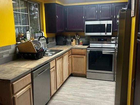 4th image of 8252 Iris Court
