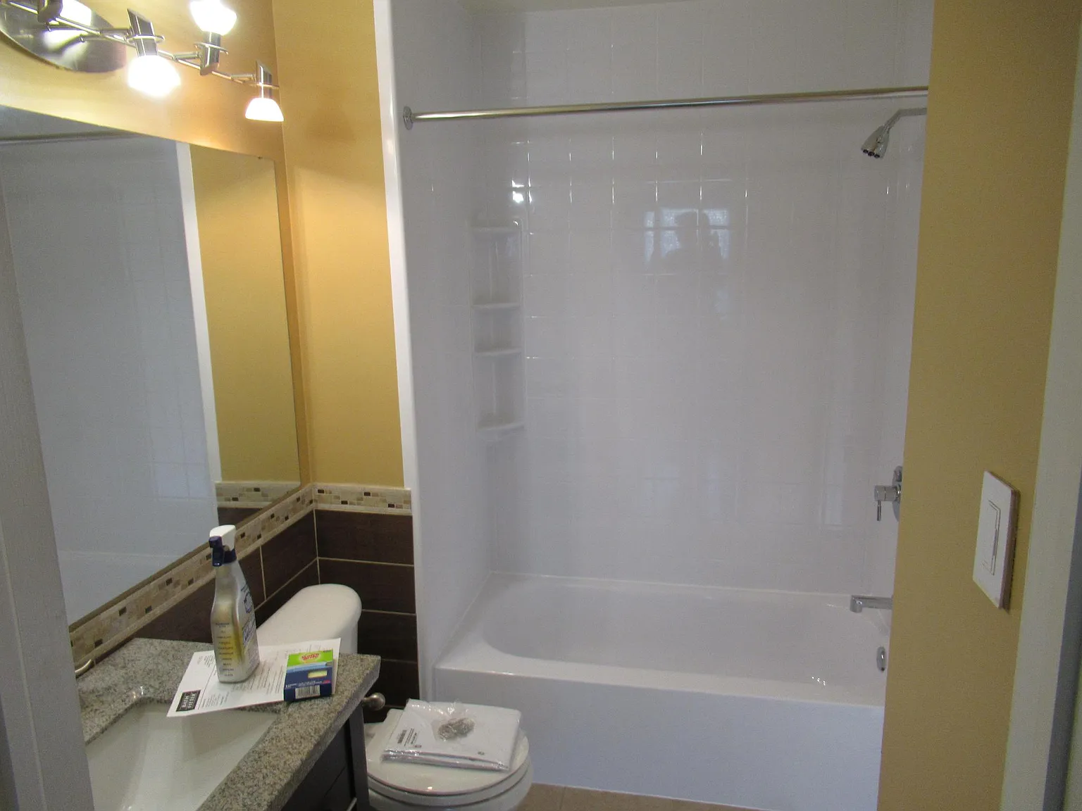 2 bed, 1.5 bath, 1450 sqft, $2,199 — Photo 3