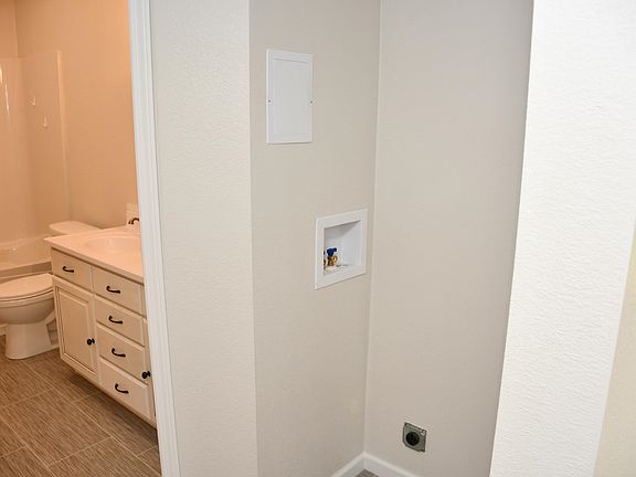 4th image of 626 Bower St