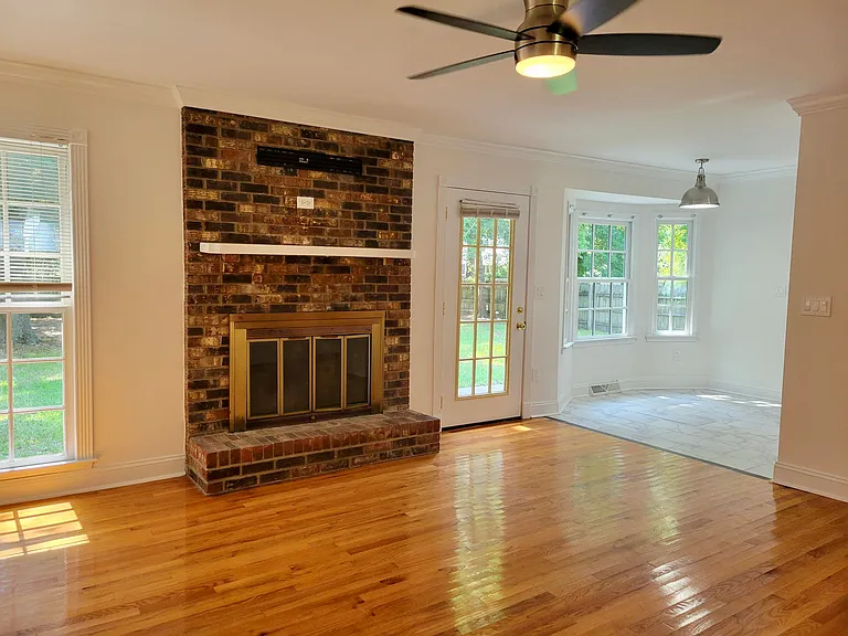 1003 Law Ln — Photo 6
