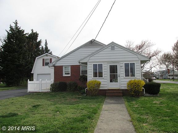 3rd image of 901 Greenway Dr