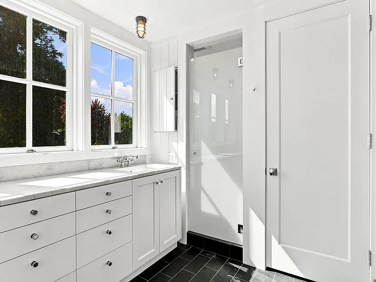 2570 Folsom St — Photo 18