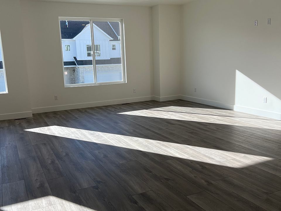 1st image of 1002 W Mountain Hollow Way