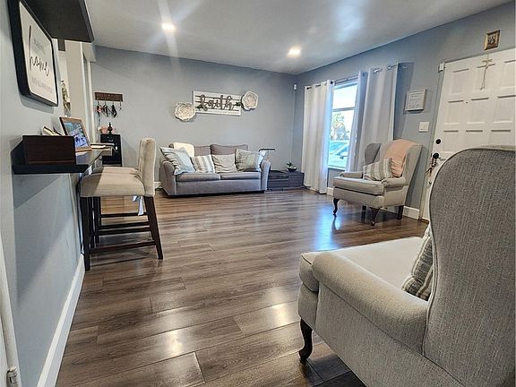 5th image of 3076 Ronald St