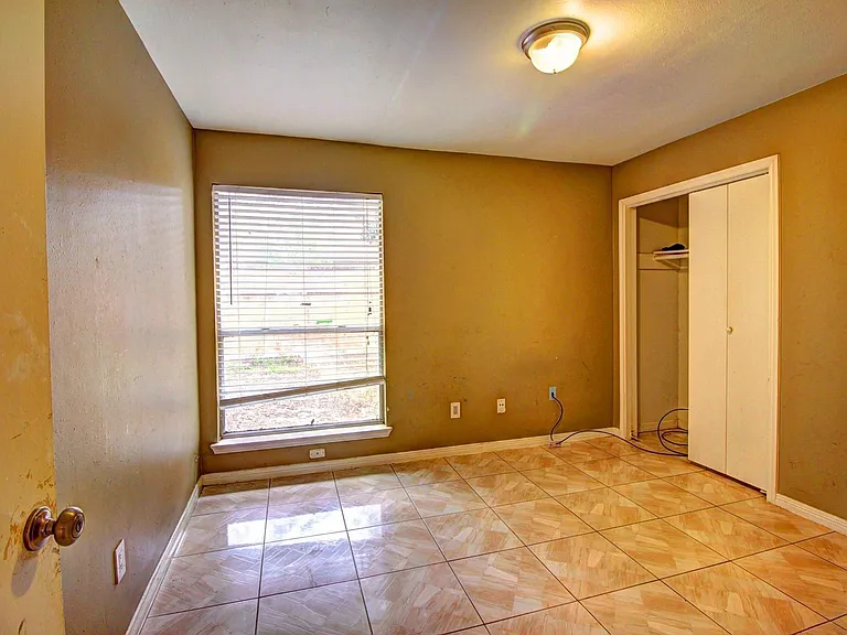 11818 Plumpoint Dr — Photo 7