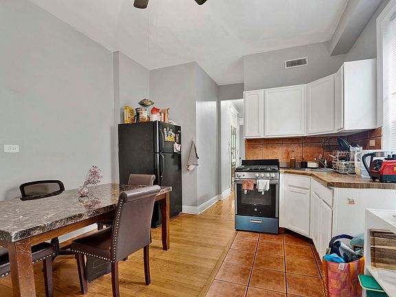 4th image of 616 S Loomis St #3