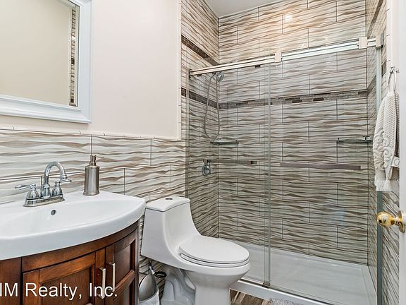 5th image of 1526 S Shenandoah St #301