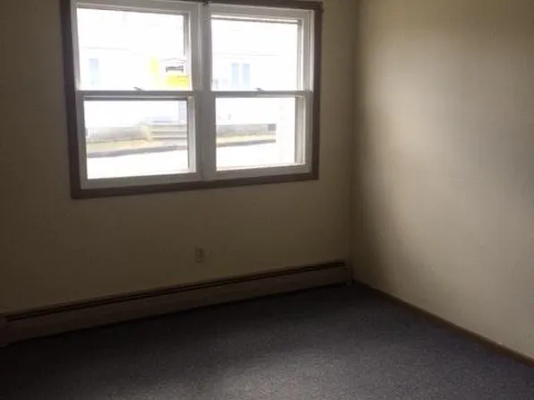 17 McNally Ter, Newport, ME 04953