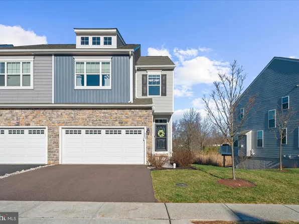 312 Ridgewood Dr, Royersford, PA 19468