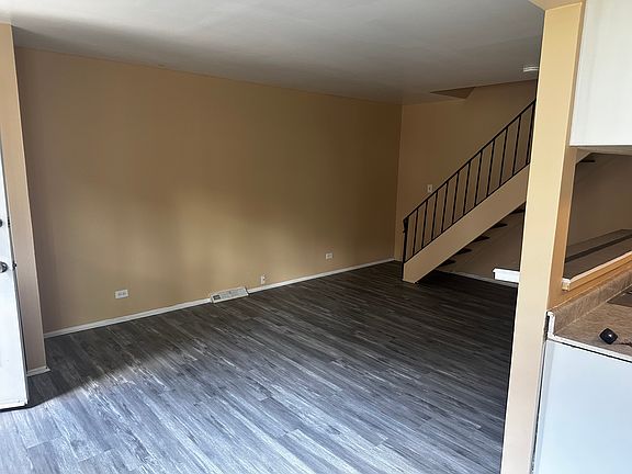 2nd image of 425 James Ct Unit C