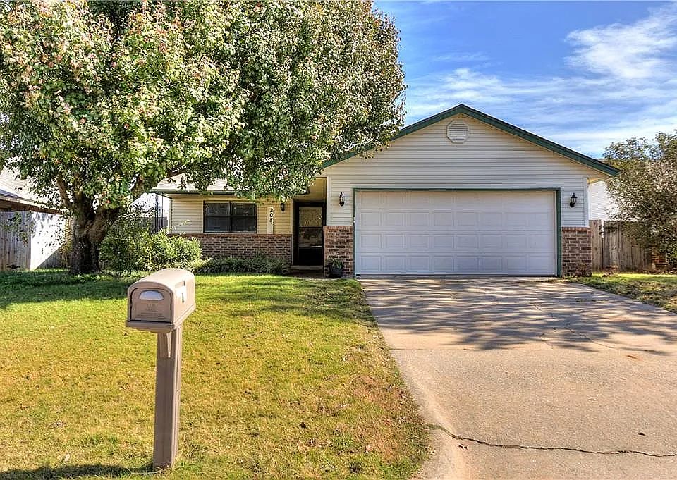 1st image of 208 Woodgate Dr