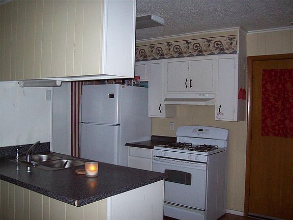 5th image of 702 Brazos Dr