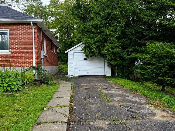 2nd image of 218 Fraser St