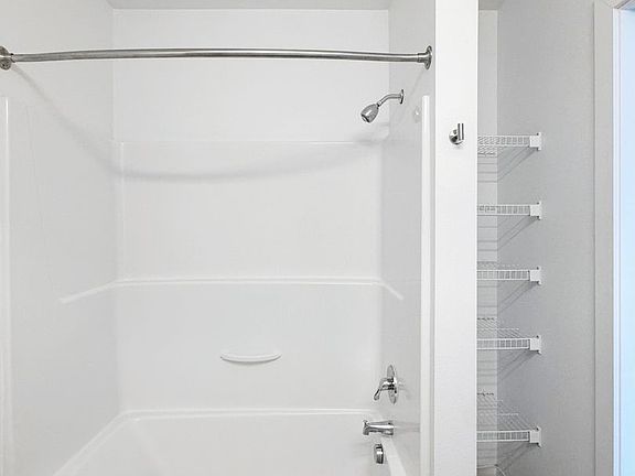5th image of 418 Bellevue Ave E #507