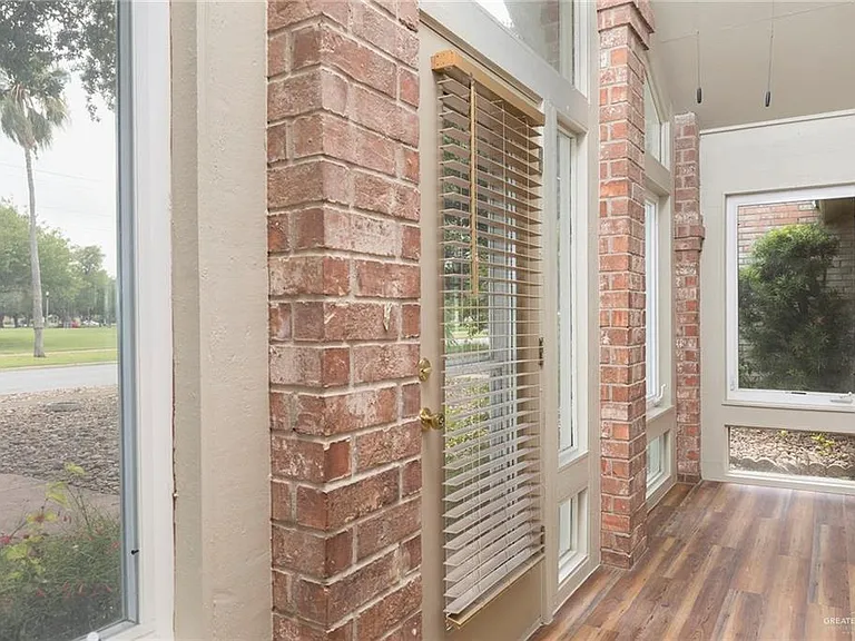 1218 Bluebird Ave — Photo 3