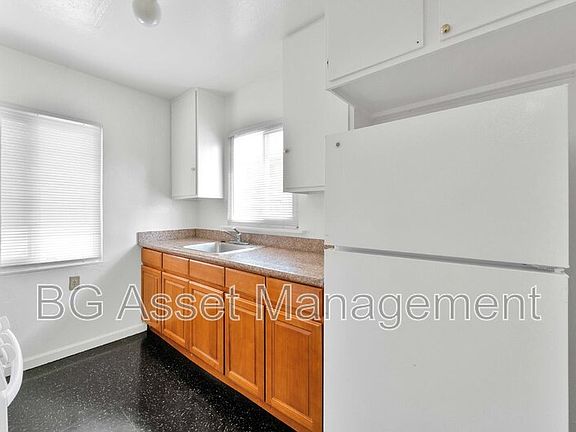 3rd image of 146 Marina Way