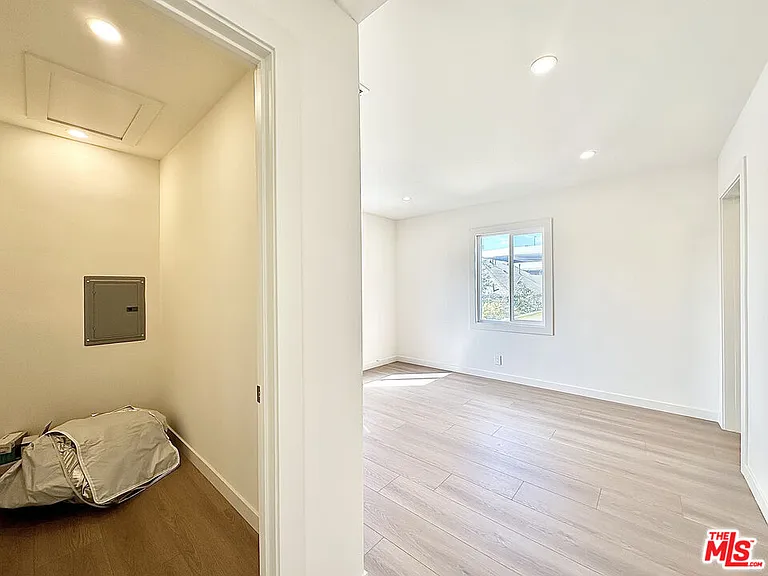 1405 Talmadge St #3 — Photo 17