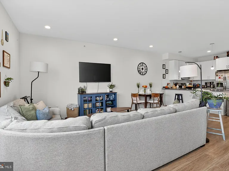 381 Martin St #3 — Photo 7