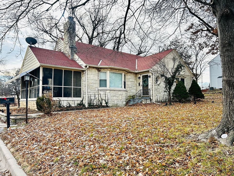 2nd image of 235 W Ash St