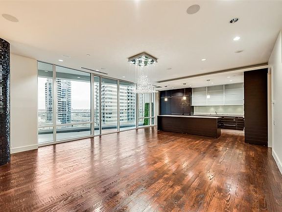 3rd image of 2408 Victory Park Ln APT 1234