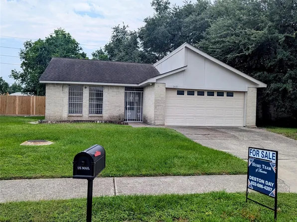 1631 Ridge Hollow Dr, Houston, TX 77067