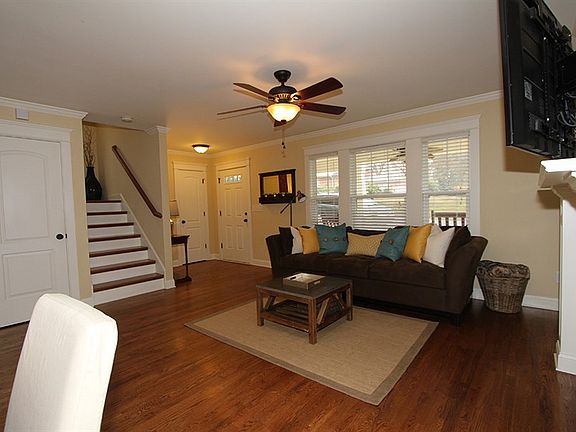 3rd image of 202 W Woodrow Ave