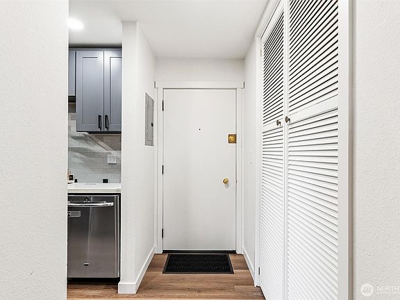 4th image of 10459 Des Moines Memorial Drive S #S301