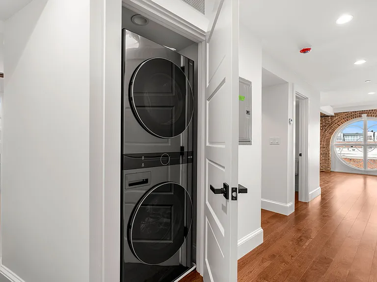 High end LG Washer Dryer with Steam Cleaning!!