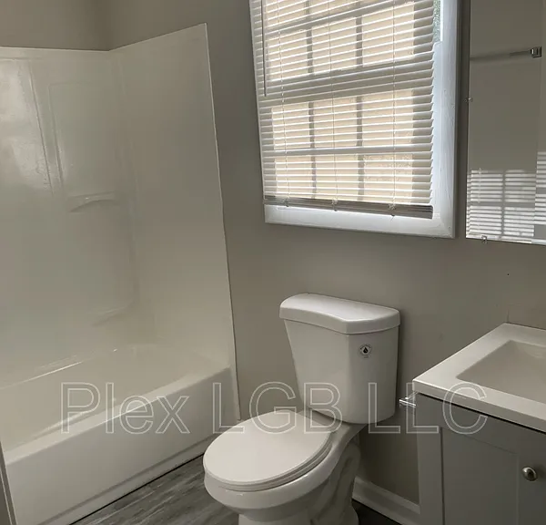 110 Oak Ln — Photo 6