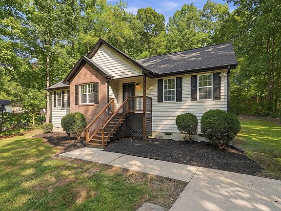 4th image of 2572 Chadwick Pl