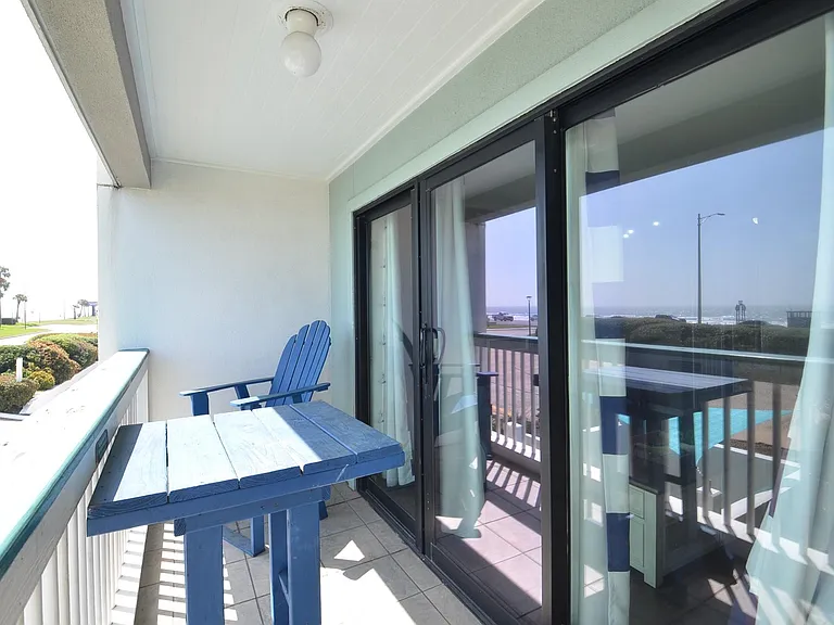 6102 Seawall Blvd #102B — Photo 2