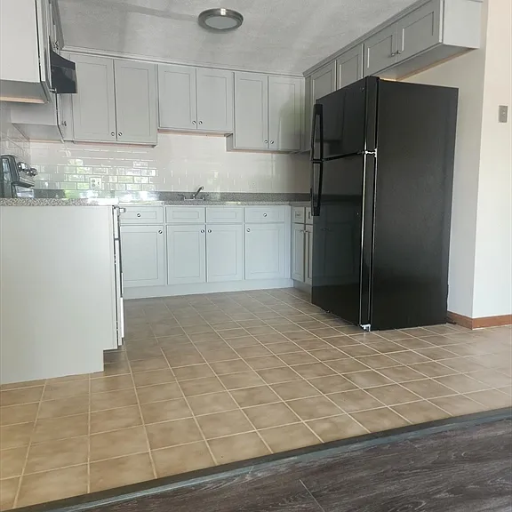 484 Western Ave #B4 — Photo 5