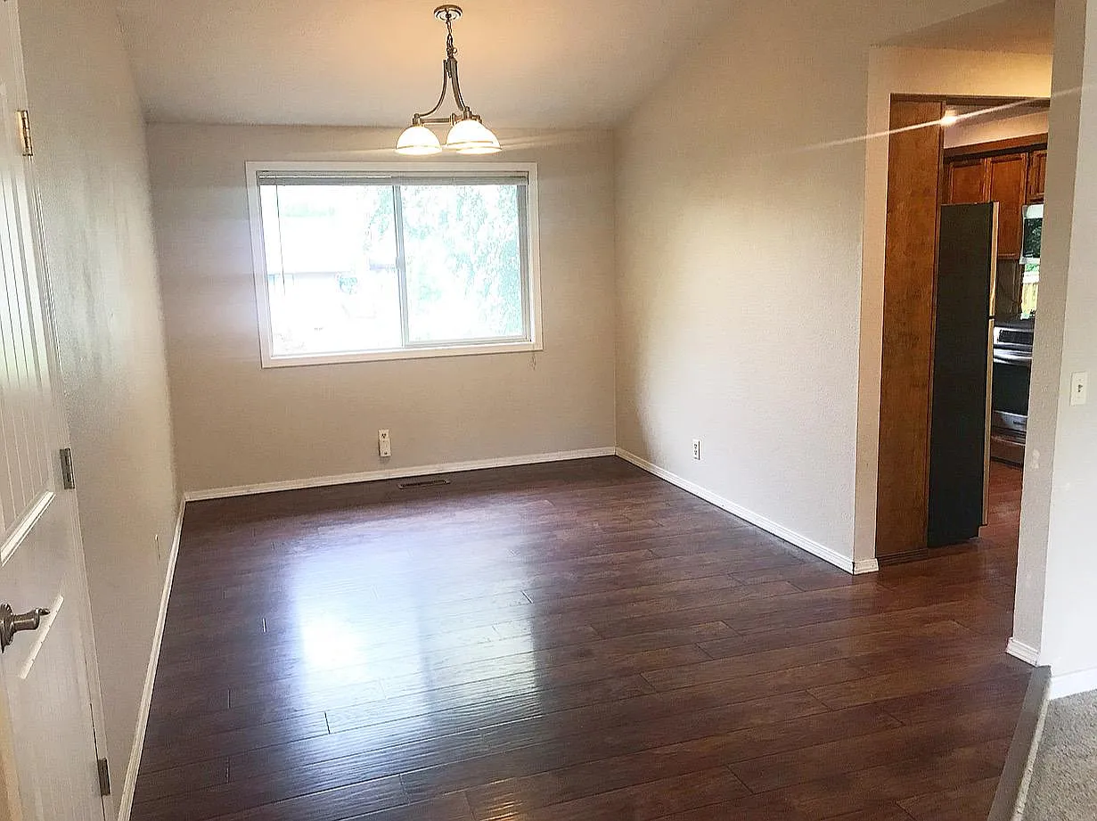 3 bed, 1600 sqft, $2,550 — Photo 3