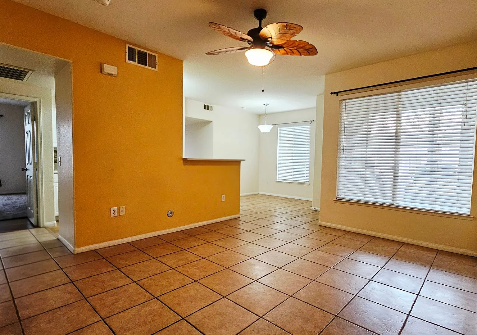 2 Beds and 2 full Bathrooms Condo for Rent — Photo 3