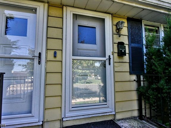 4th image of 27 Hillcrest Ave